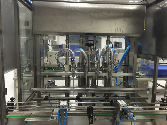 máy chiết rót bốn đầu.jpg