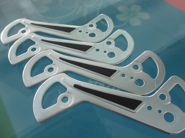 Máy dán nhãn túi nhựa Spout Bags bán tự động cho bề mặt phẳng