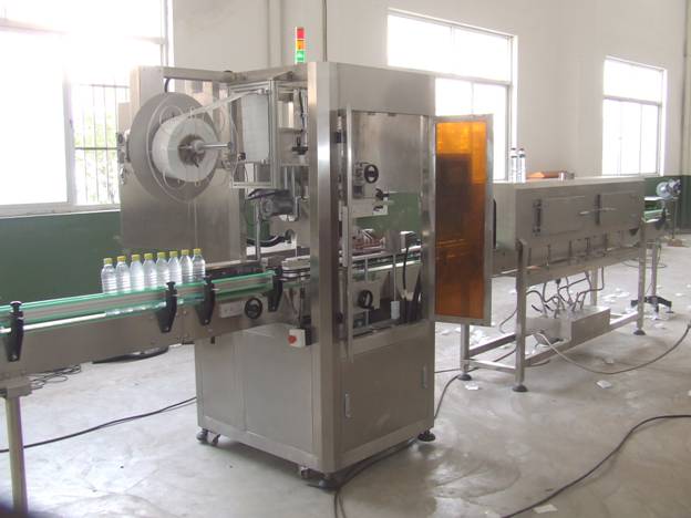 pvc shrinking labeling equipment for bottles Thiết bị dán nhãn-Máy dán nhãn ống PVC cho chai PET