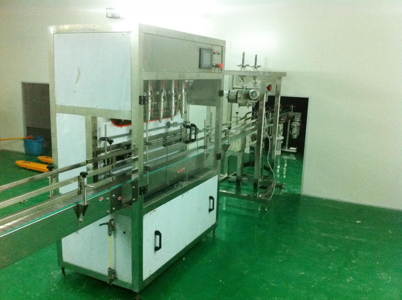 Linear filling machine with 4 filling heads MÁY CHIẾT RÓT TUYẾN TÍNH.jpg
