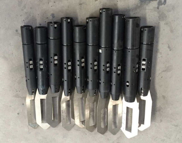 máy dán nhãn trục giữa.jpg