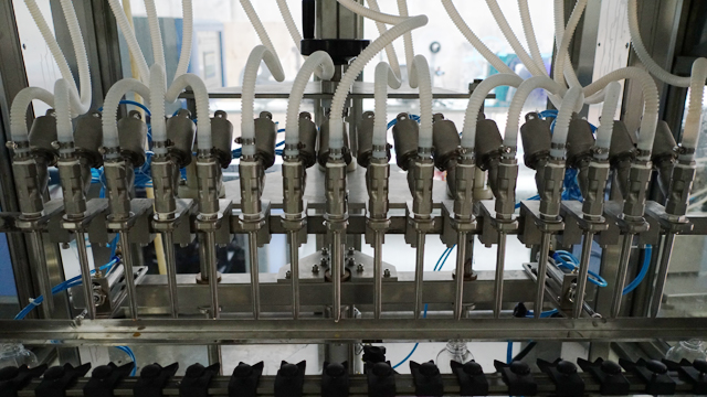 máy móc chiết rót trọng lực.jpg