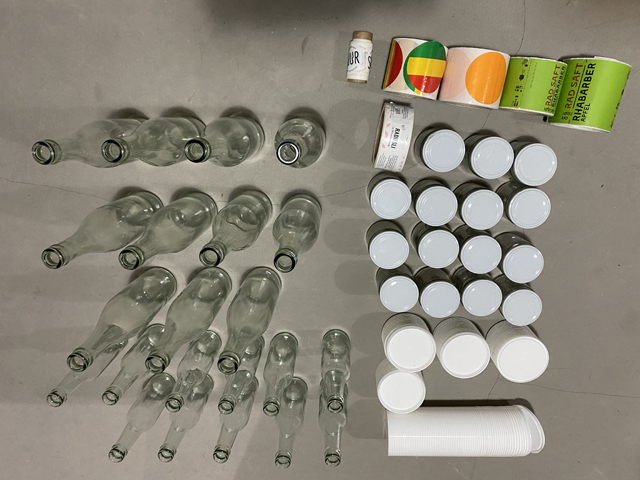 chai cuộn nhãn nắp mẫu.JPG