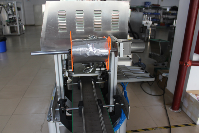 Máy đóng lọ thủy tinh (1).JPG