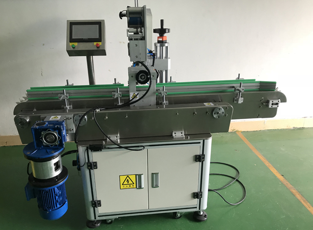 máy dán nhãn son môi tùy chỉnh.jpg