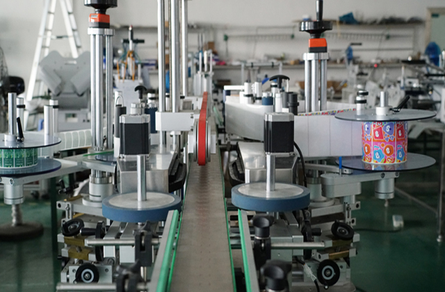 máy dán nhãn hai mặt.jpg