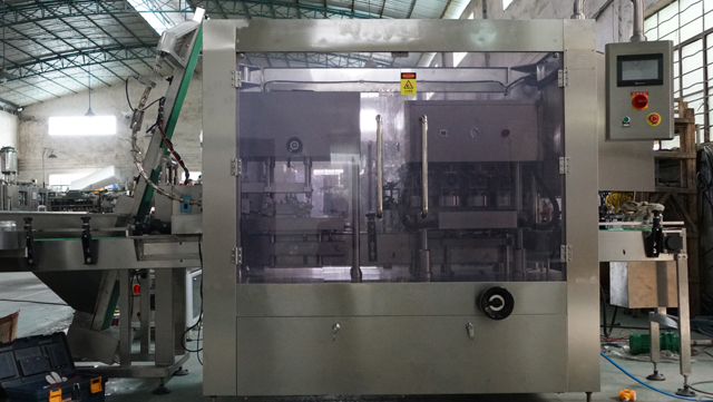 đóng nắp chân không tự động.jpg