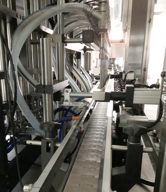 máy chiết rót tự động.JPG