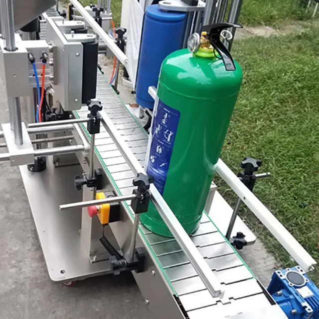 máy dán nhãn xi lanh.jpg