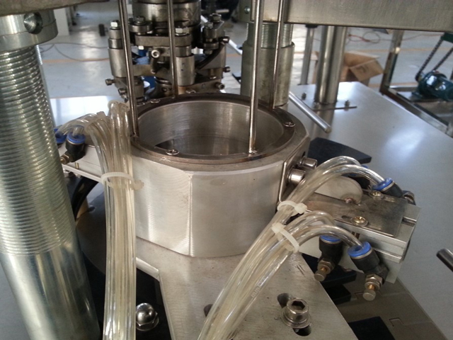 đầu đóng nắp.jpg