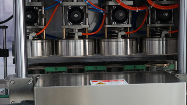 4 ĐẦU Capper vacuum.jpg