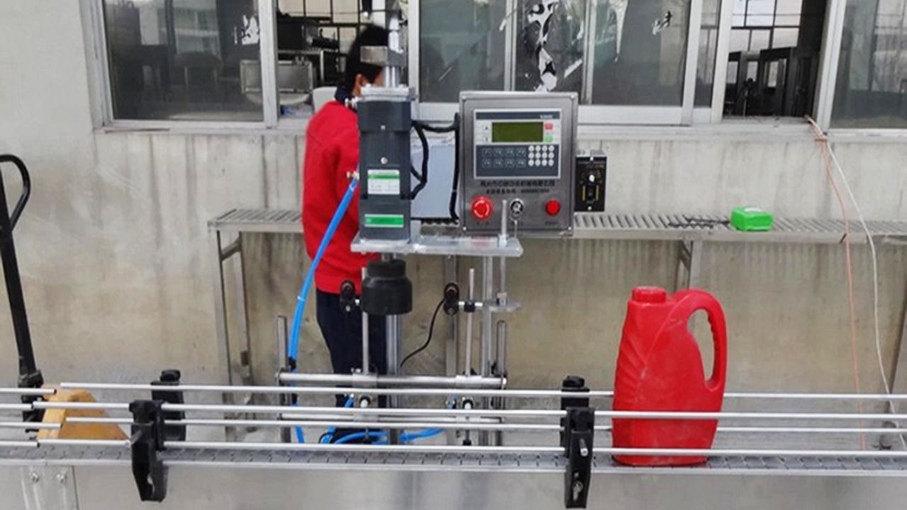 thiết bị đóng nắp.jpg