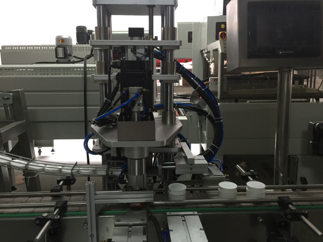 máy đóng lọ.jpg