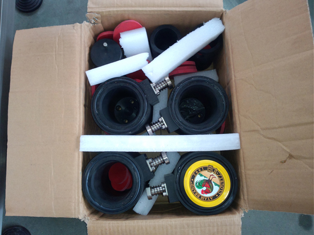 đầu đóng nắp cho các khuôn chai khác nhau.jpg