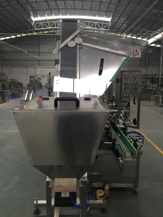 hệ thống nạp nắp tự động.jpg