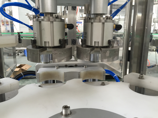 Máy đóng nắp chân không.jpg