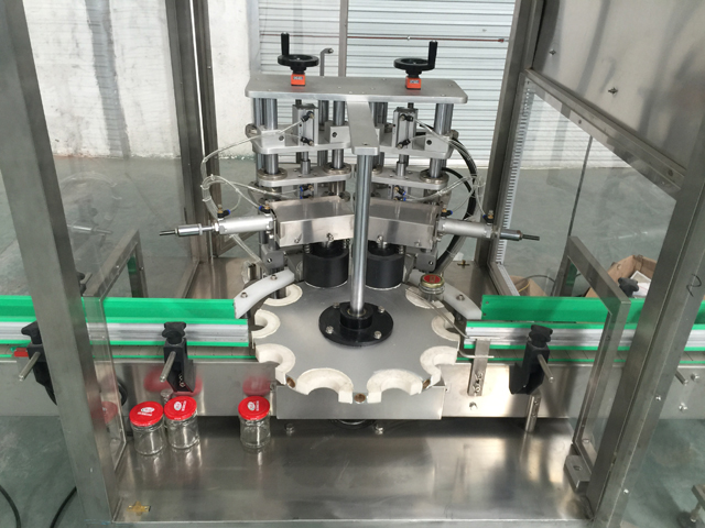 nắp đậy chân không với hệ thống tự động.jpg