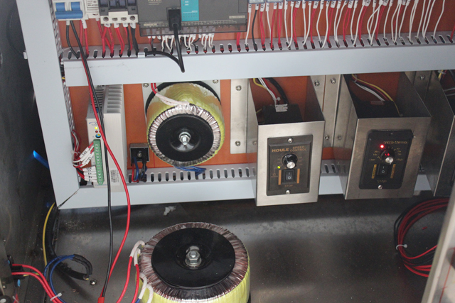 máy móc nội bộ điện tử.jpg