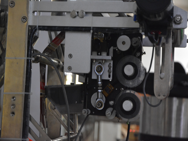 phần mã hóa ngày để chiết chất lỏng vào túi.jpg