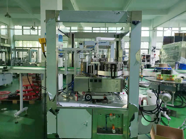 máy dán nhãn nóng chảy.jpg