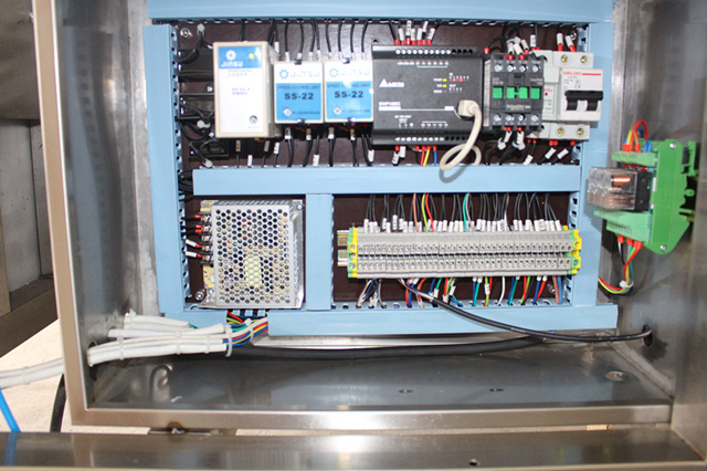 bên trong chai unscrambler.jpg