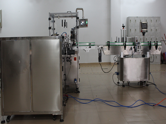 Chai lọ sắp xếp cho dòng E liquid.jpg