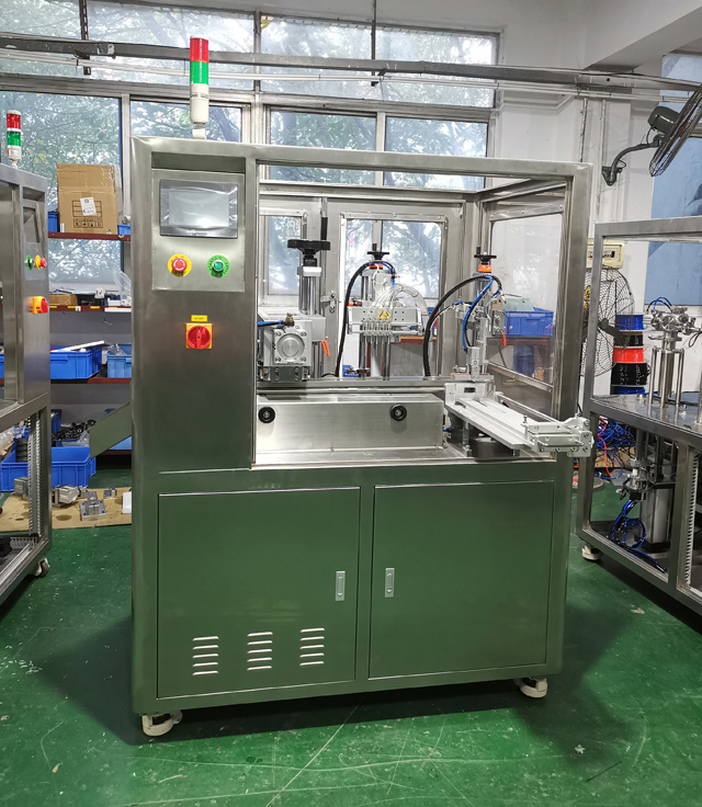 máy trong bể chứa.jpg