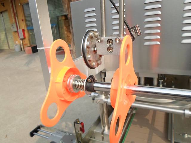 film roller con lăn để dán màng.jpg