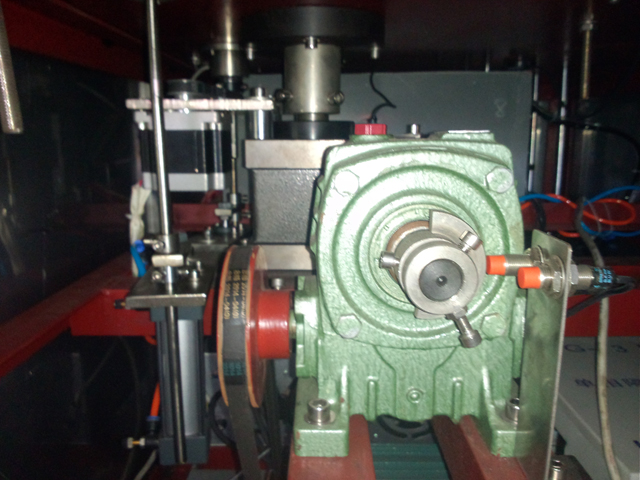 internal tubes filling sealing machine máy hàn ống bán tự động.jpg