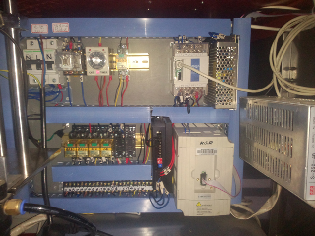 relays for filling sealing machines Máy hàn kín ống nhôm INSIDE.jpg