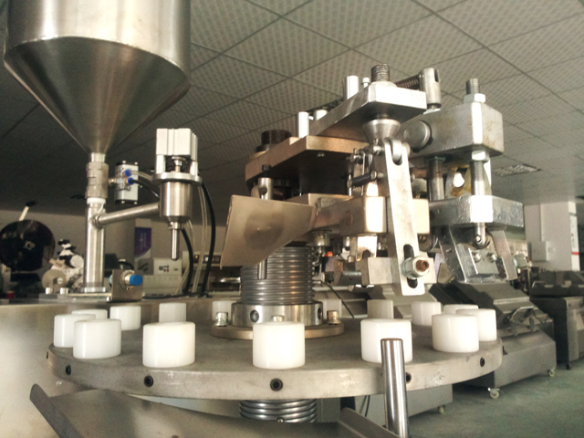 metal tubes filling folding machine máy chiết rót niêm phong ống có sẵn trong kho.jpg