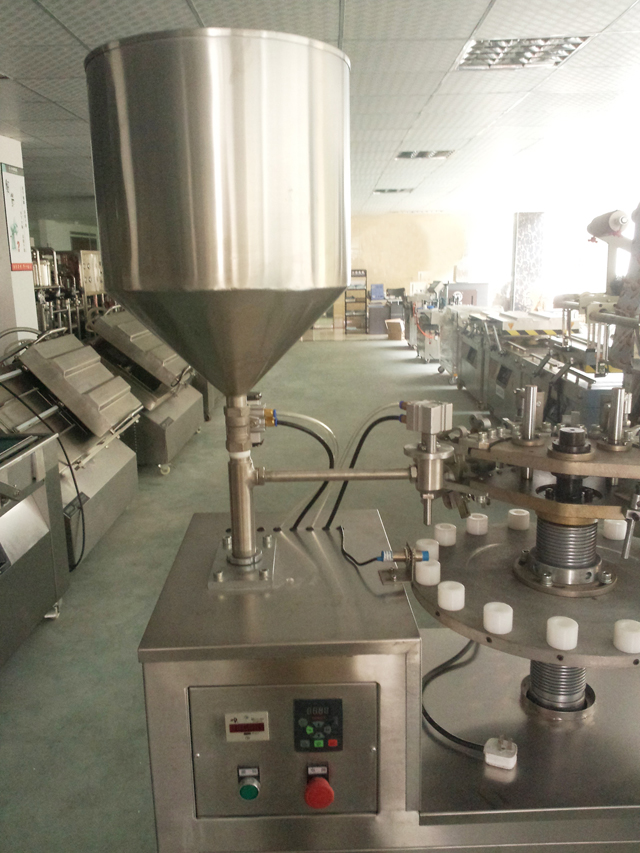 metal tubes filling sealing machine in stock ống nạp máy hàn phễu.jpg