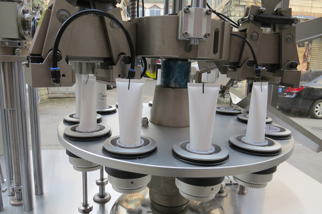 dây chuyền hàn ống.jpg