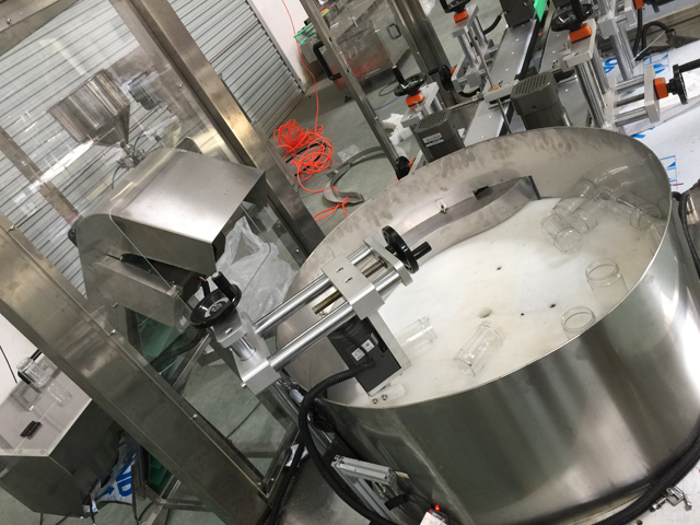 hệ thống nâng hạ chai lọ.jpg