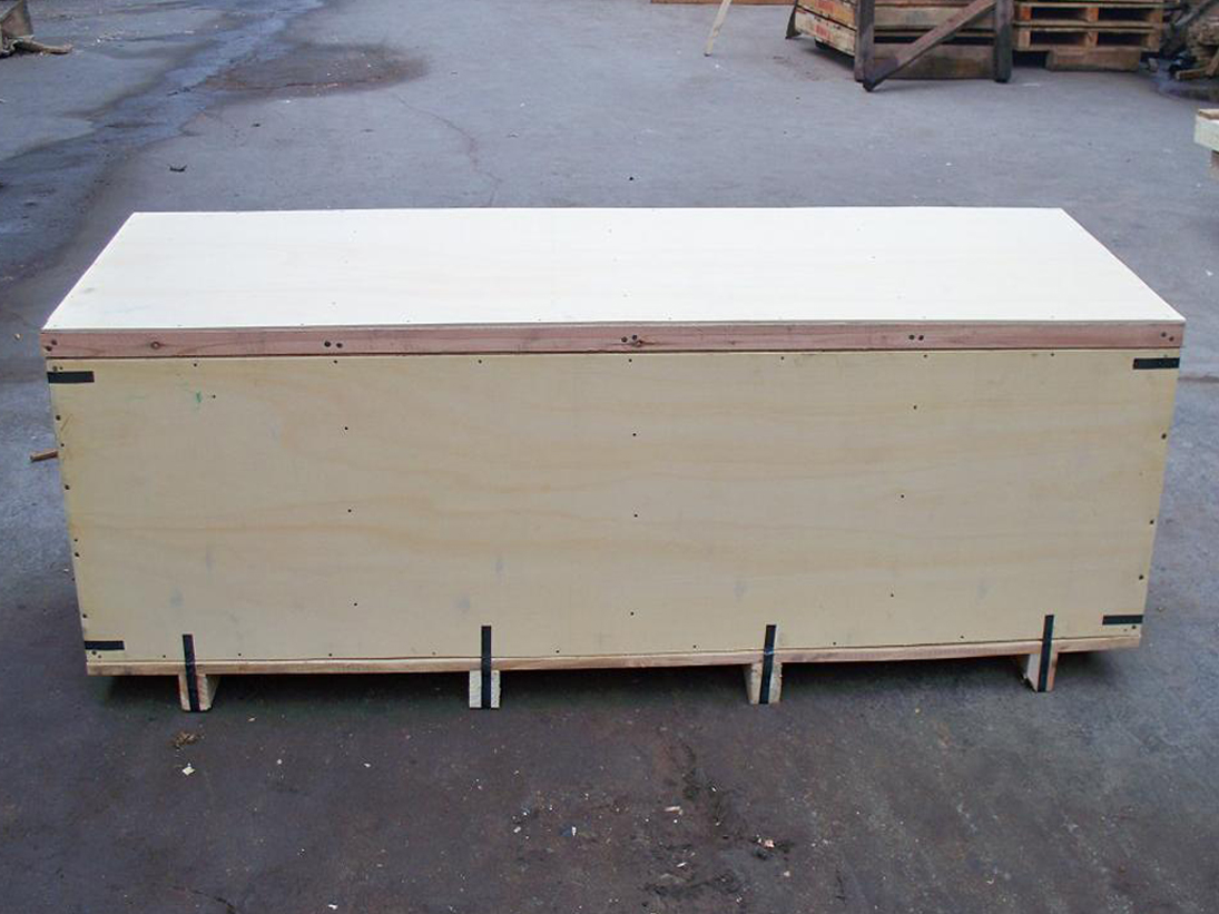 wooden case packaging machinery before shipping thùng gỗ đựng máy chiết rót.jpg