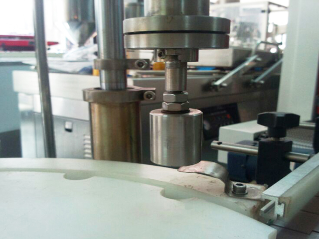 đầu đóng nắp.jpg