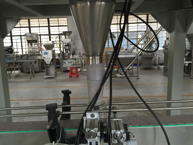 vòi phun chiết rót cho hạt filler.jpg