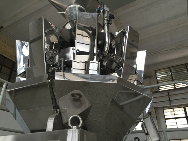 nhiều đầu để nạp vật liệu.jpg