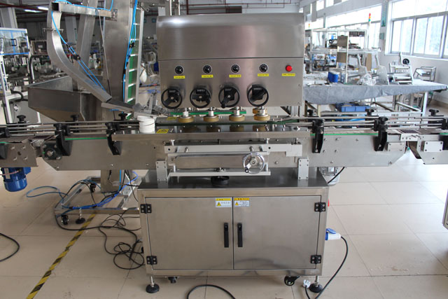 máy đóng nắp có nâng (3).JPG