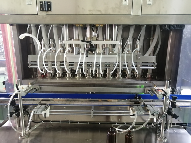 Máy chiết rót 12 đầu có bộ phận trộn nhiệt (4).jpg