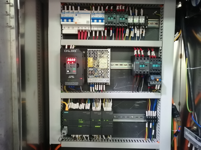 Máy chiết rót 12 đầu có bộ phận trộn nhiệt (2).jpg