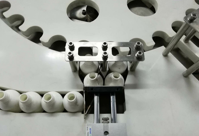 bình đựng nước.jpg