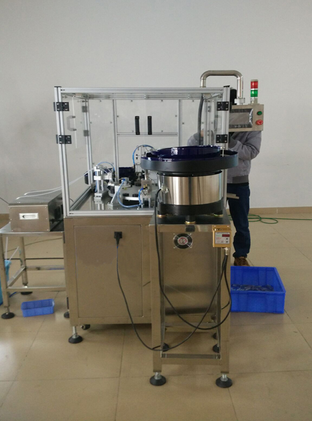 máy móc thử nghiệm bởi kỹ sư.jpg