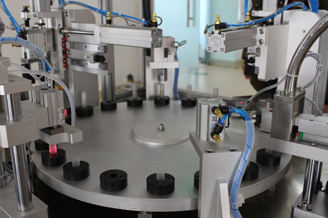 máy ép chiết rót tự động.jpg