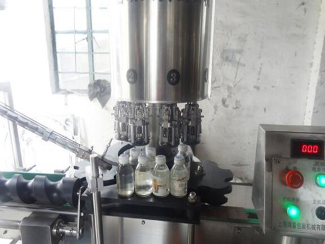 bên trong máy đóng nắp ropp.jpg