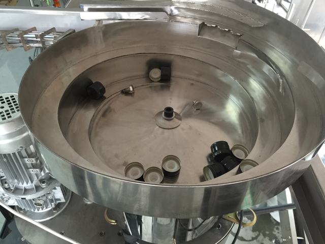 hệ thống cấp liệu rung nắp.jpg