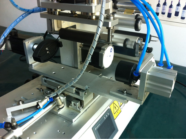 máy dán nhãn đầu dán nhãn .jpg