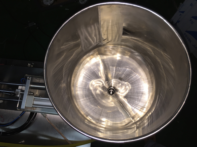 filling hopper for filling sealing phễu chiết rót cho máy chiết rót siêu âm.jpg