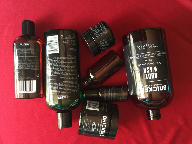 thiết bị dán nhãn lăn cho nhãn chai.jpg