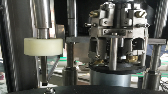 thiết bị đóng nắp.jpg